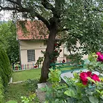 Prázdninový dům Sarajevo Flower Garden *