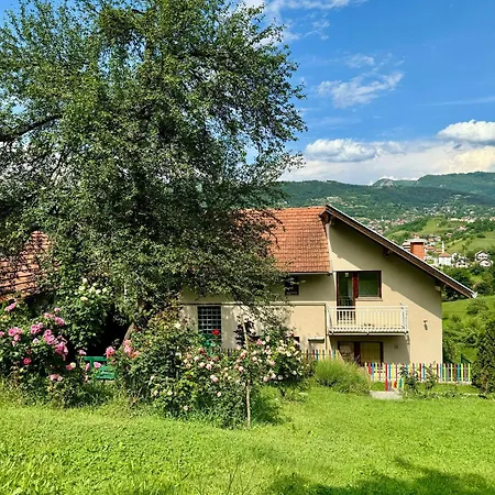 בית נופש Sarajevo Flower Garden - Entire House & Private Garden