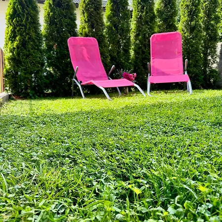 Sarajevo Flower Garden - Entire House & Private Garden בית נופש